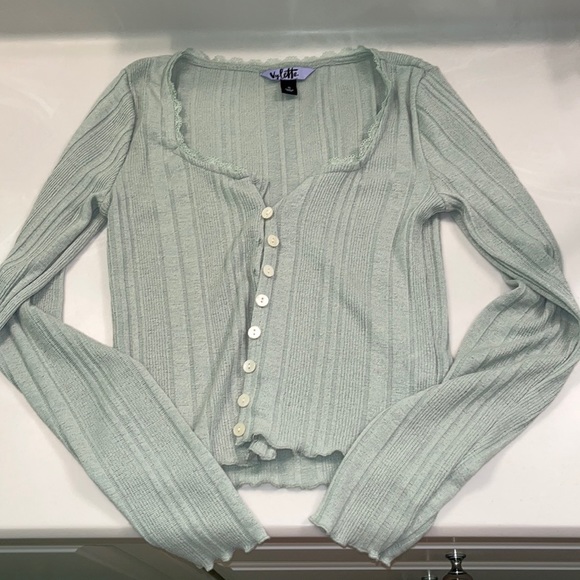 Vylette lightweight button up lettuce edge top. Size S. Color Light Green. - Picture 1 of 7